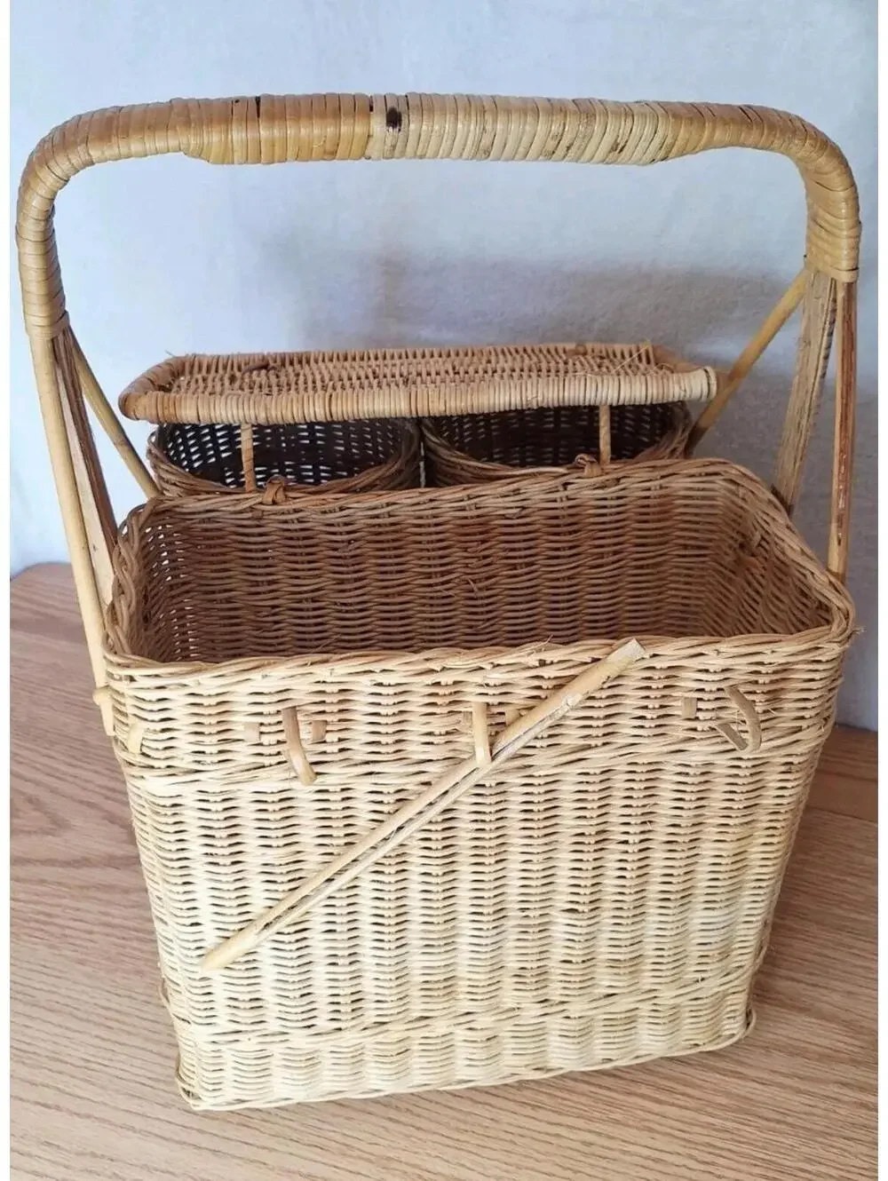 1960’s VTG Camping Wicker Picnic Basket with Double Wine Bottle Holder MCM